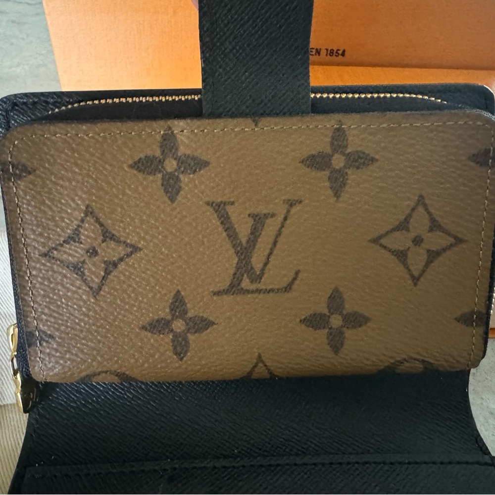100% Authentic Louis Vuitton Juliette Wallet Made in France! - Picture 4 of 13